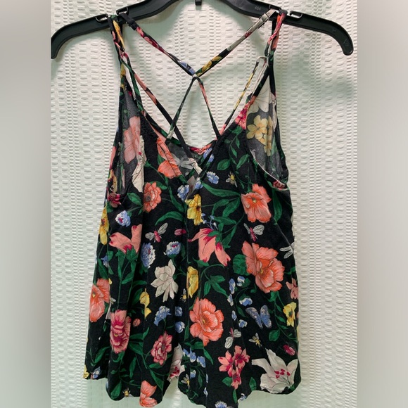 Hollister strappy back cami top. - Picture 3 of 4